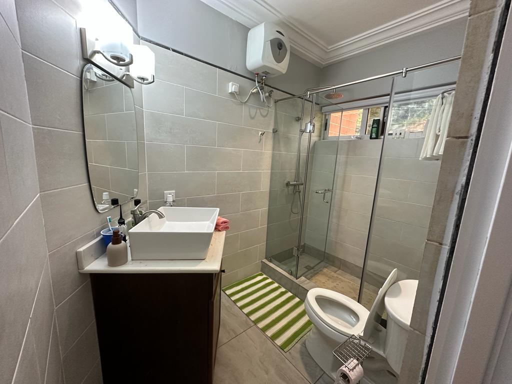 Standard Room with Queen Size Bed With Private Bath – Cozy Hill Gardens